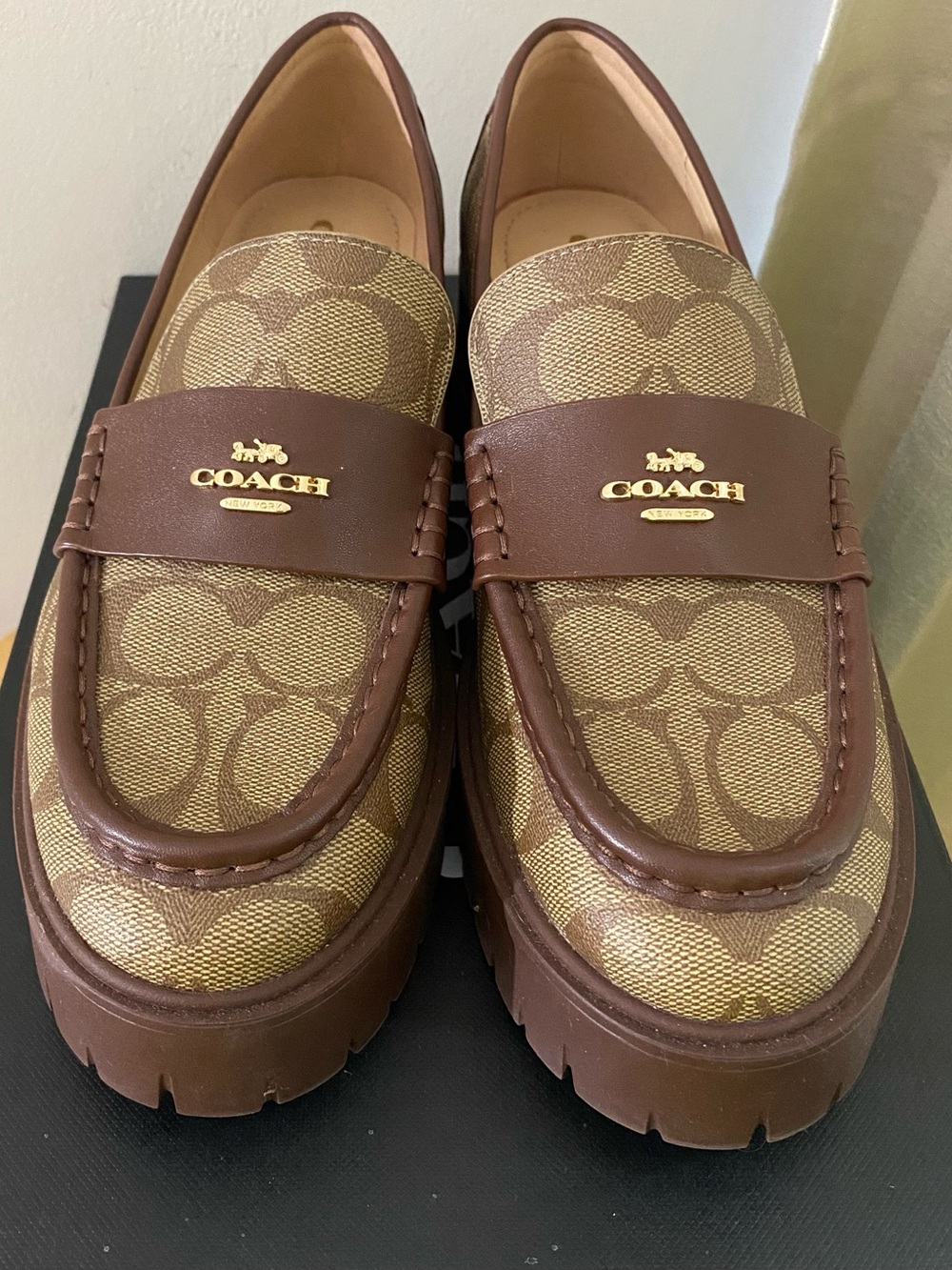 COACH Ruthie Loafer in Signature Canvas. Size 8.5